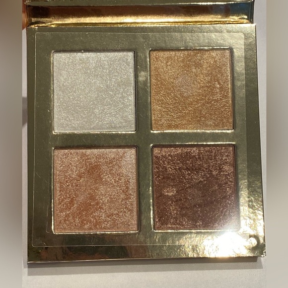 Revolution London “Incandescent” highlighting powder quad - Picture 3 of 3